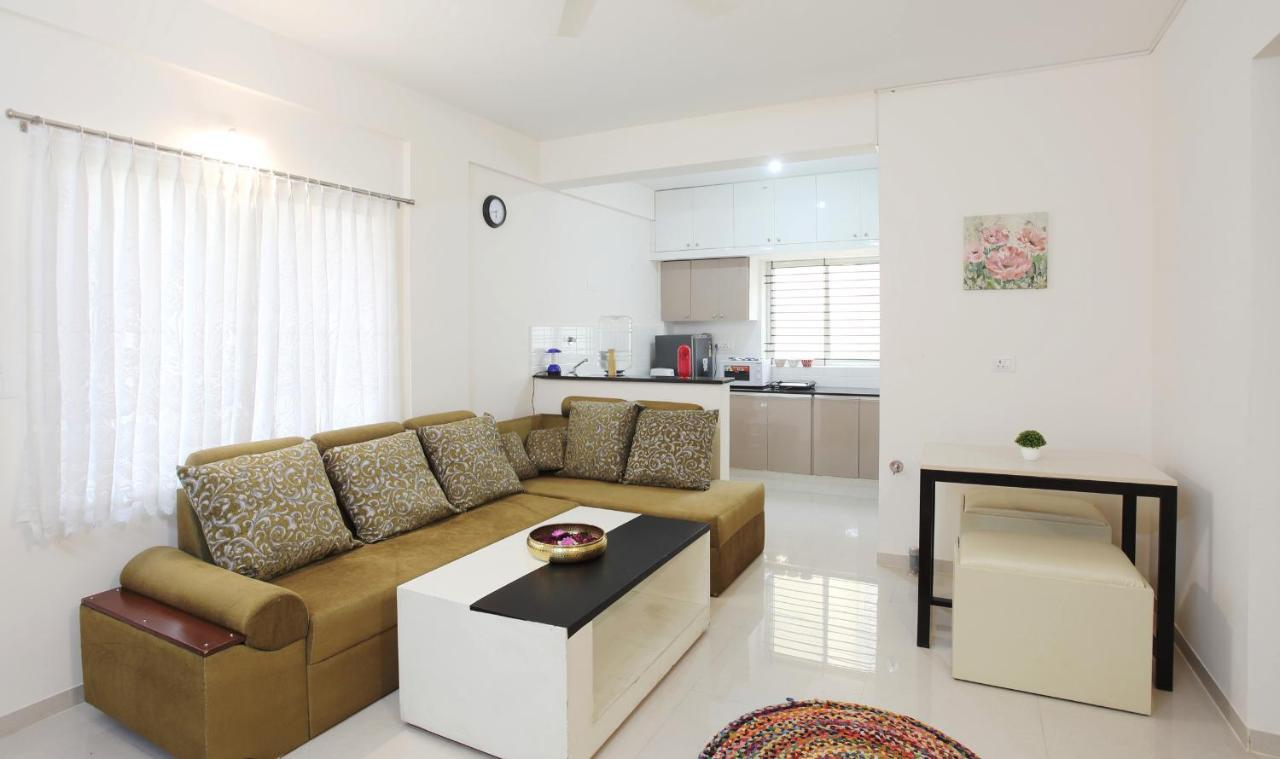 Qualtems Guest House-With Ac Options 벵갈루루 외부 사진