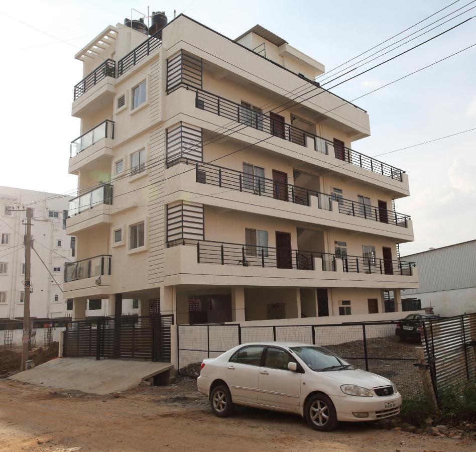 Qualtems Guest House-With Ac Options 벵갈루루 외부 사진