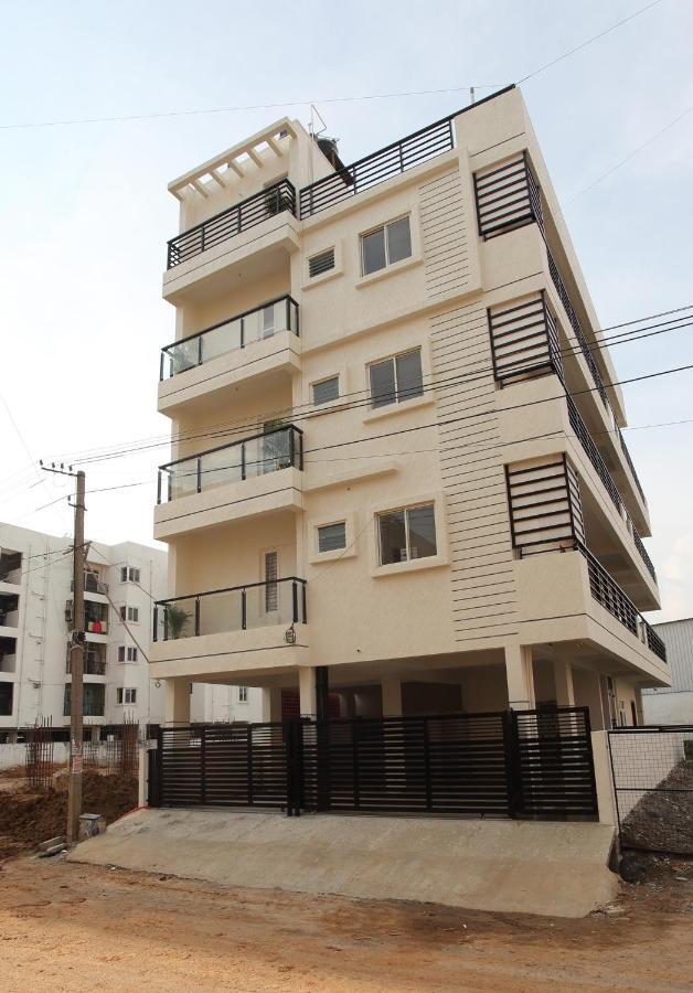 Qualtems Guest House-With Ac Options 벵갈루루 외부 사진