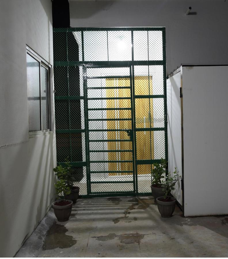 Qualtems Guest House-With Ac Options 벵갈루루 외부 사진
