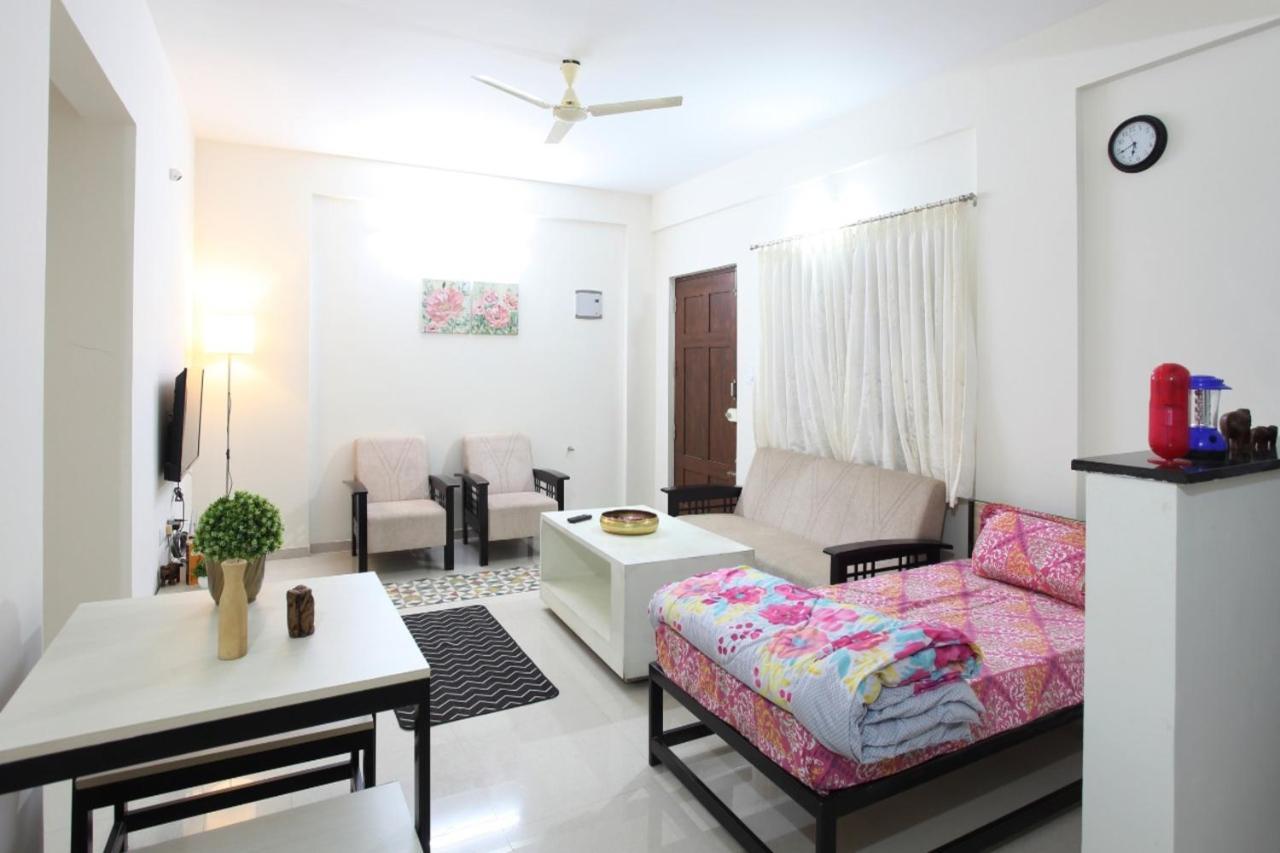 Qualtems Guest House-With Ac Options 벵갈루루 외부 사진
