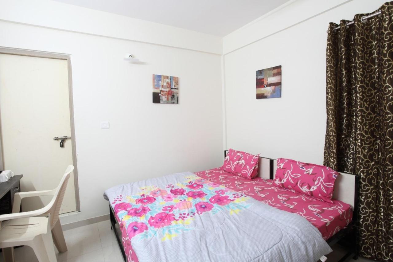 Qualtems Guest House-With Ac Options 벵갈루루 외부 사진