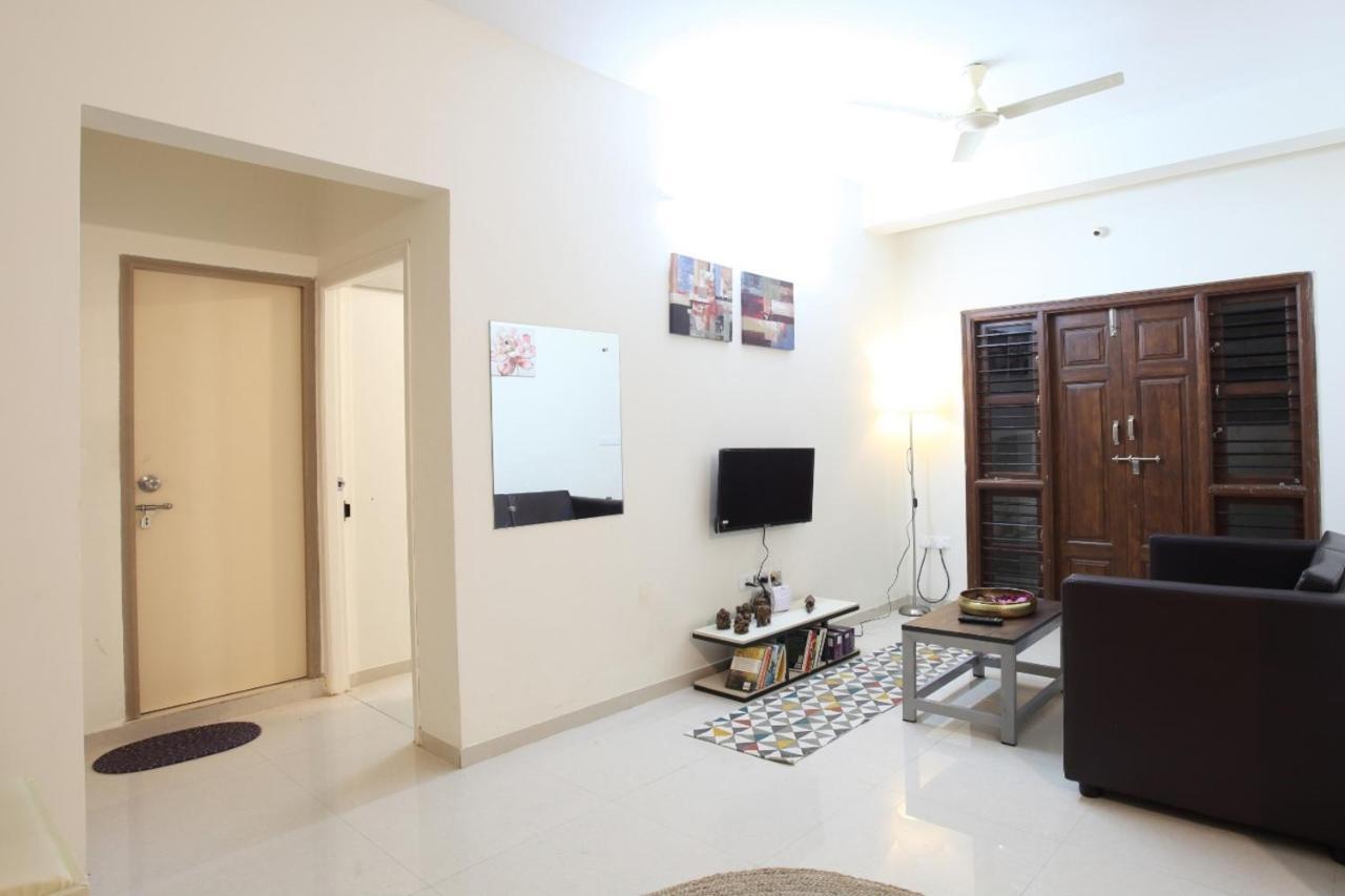 Qualtems Guest House-With Ac Options 벵갈루루 외부 사진