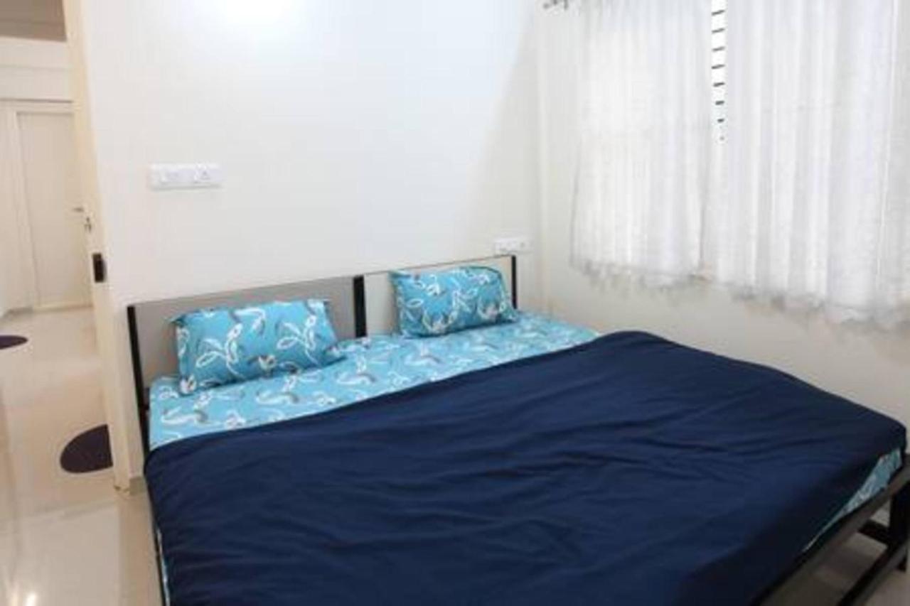 Qualtems Guest House-With Ac Options 벵갈루루 외부 사진